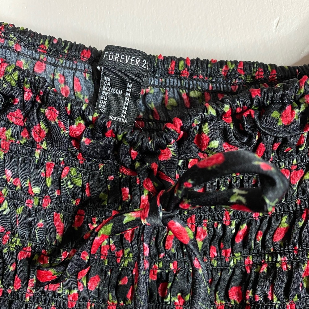 FOREVER 21 ROSES TOP - Picture 2 of 4